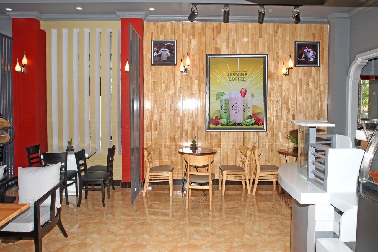 Jasmine Hotel& Sky Bar Battambang Exteriör bild